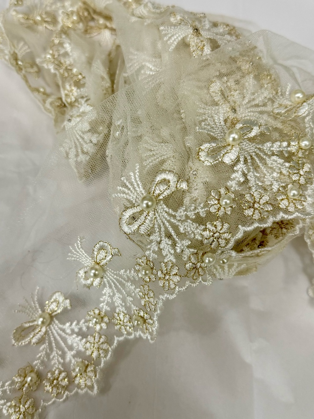 NWOT Beautiful Lace with pearls